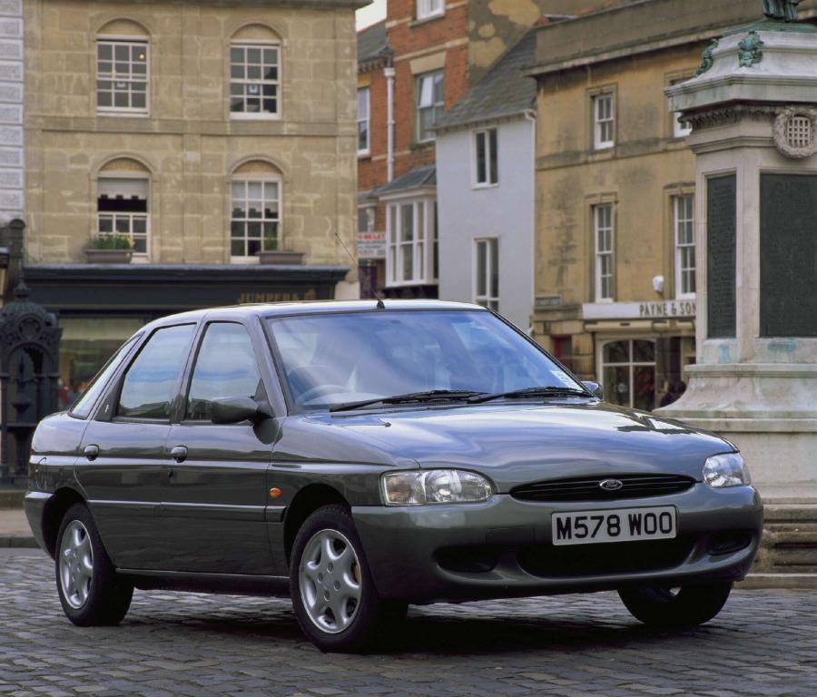  Ford Escort 1995 года  (фото 22 из 43)
